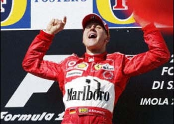 Schumacher yine galip!